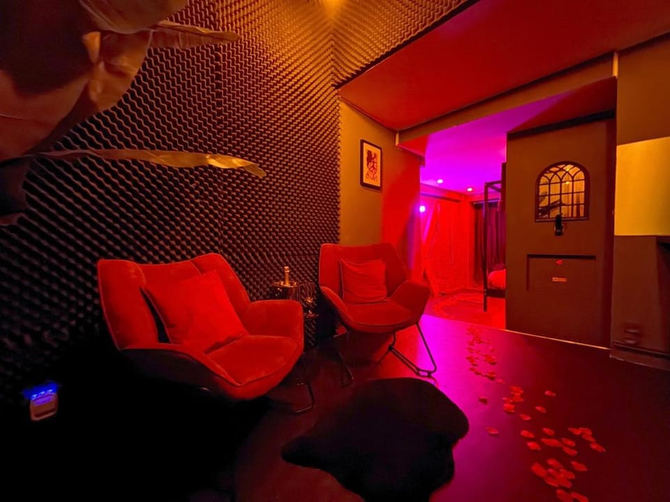 Suite XOXO Apartment in Île-de-France