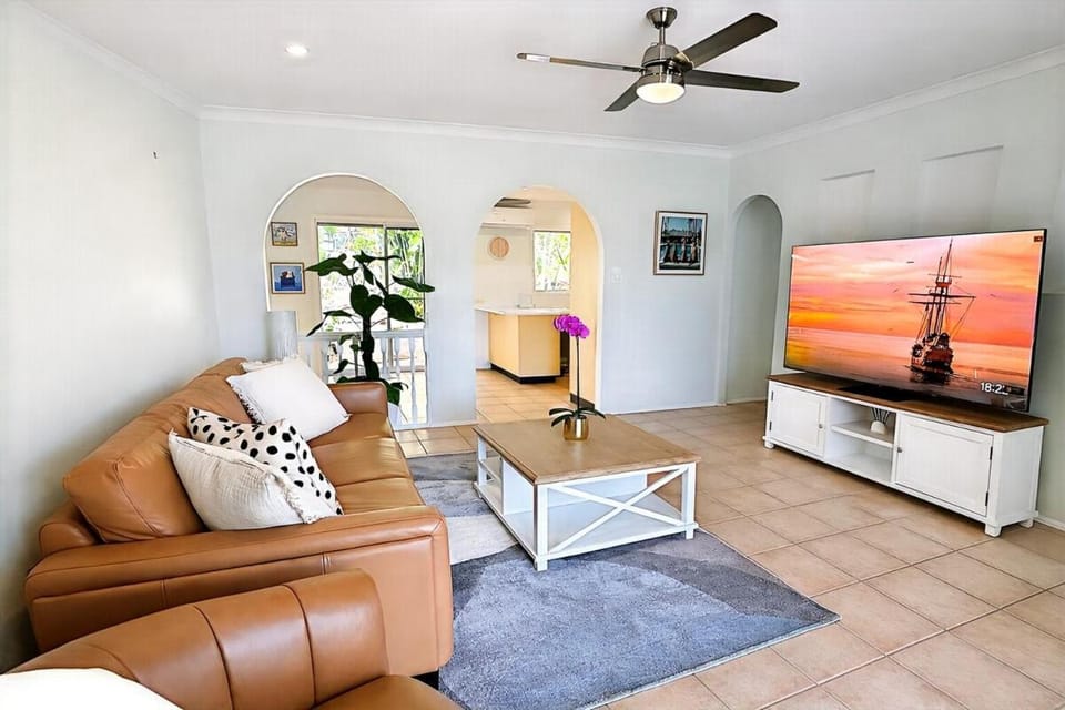 Entire 4 bedroom House easy to BNE & Gold Coast House in Brisbane