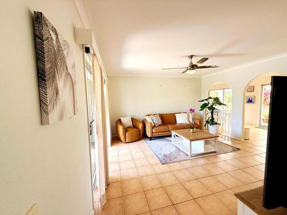 Entire 4 bedroom House easy to BNE & Gold Coast House in Brisbane