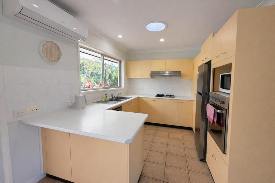 Entire 4 bedroom House easy to BNE & Gold Coast House in Brisbane