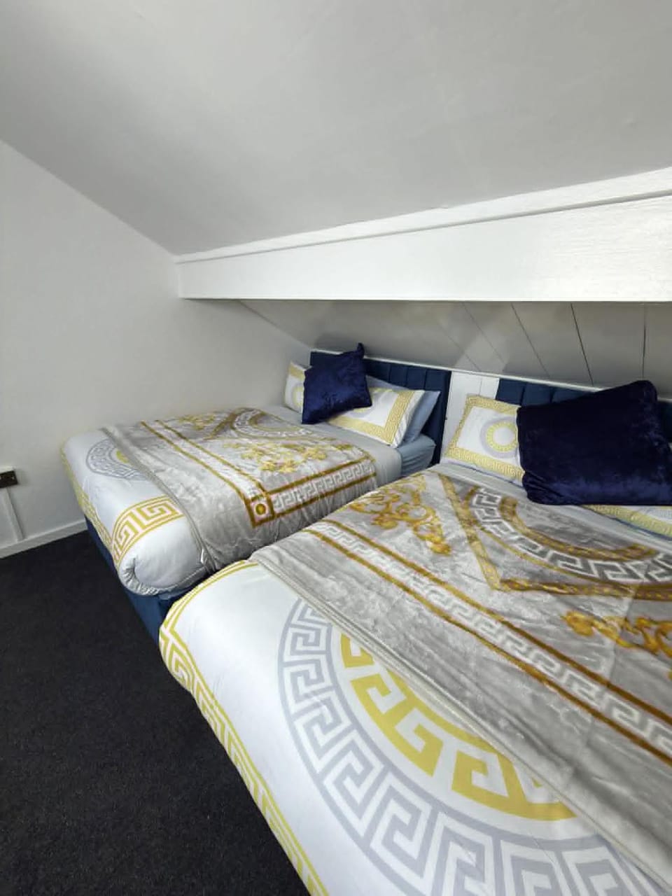 ARTEMIS APARTMENT - By the Sea - SLEEPS TEN ! Apartment in Blackpool