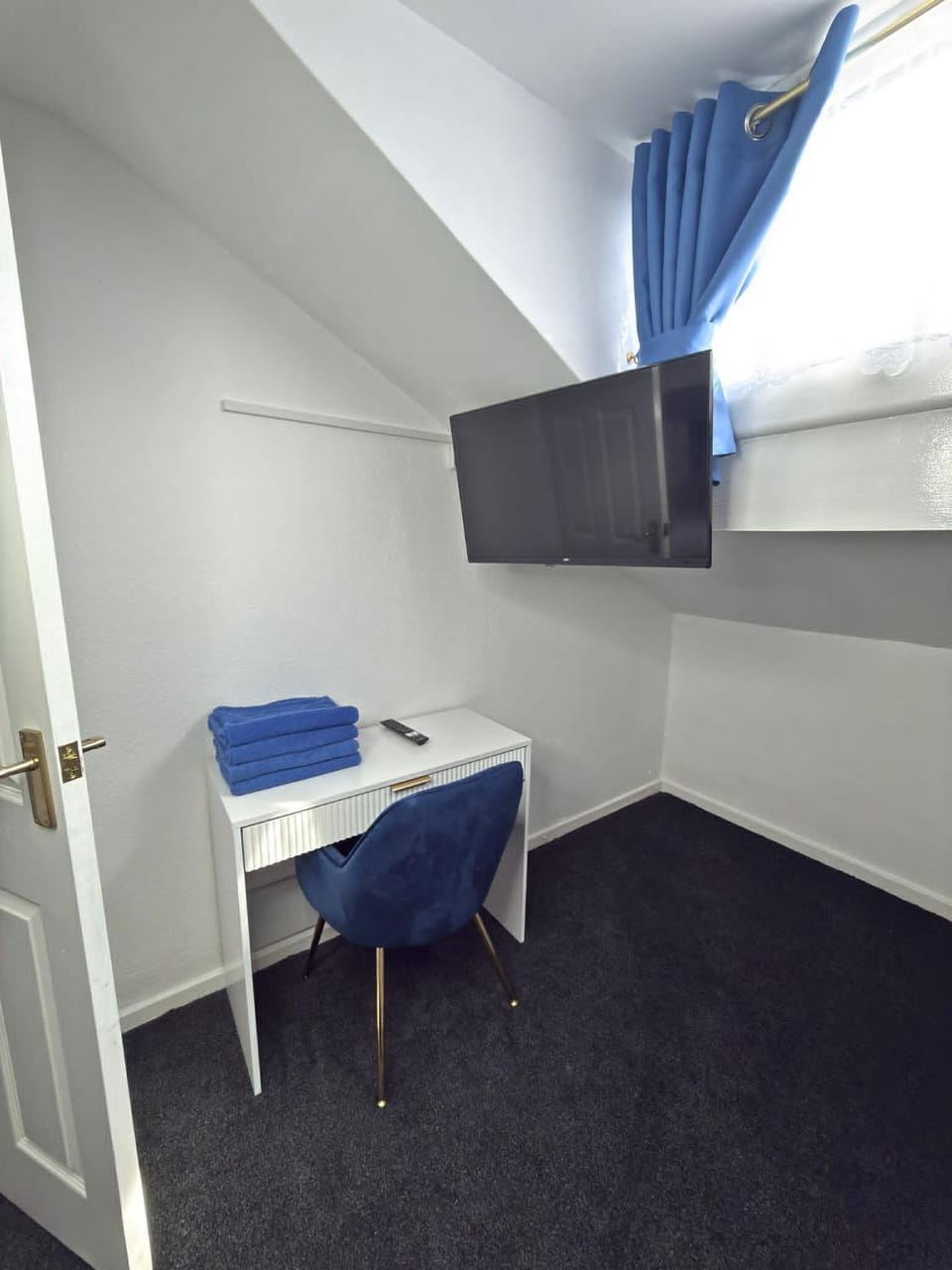 ARTEMIS APARTMENT - By the Sea - SLEEPS TEN ! Apartment in Blackpool