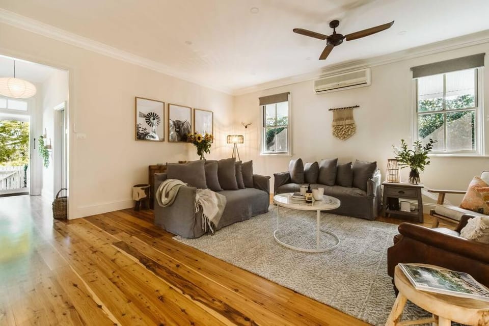 'Blooms At Berry' - Luxury in the Heart of Berry House in Berry