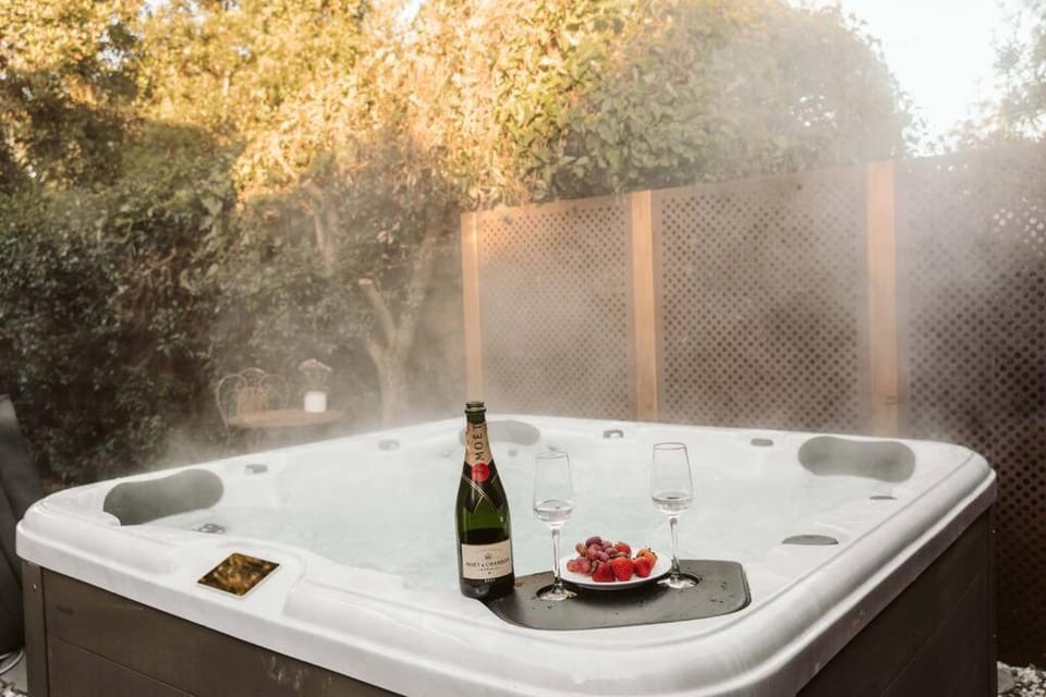 'Blooms At Berry' - Luxury in the Heart of Berry House in Berry