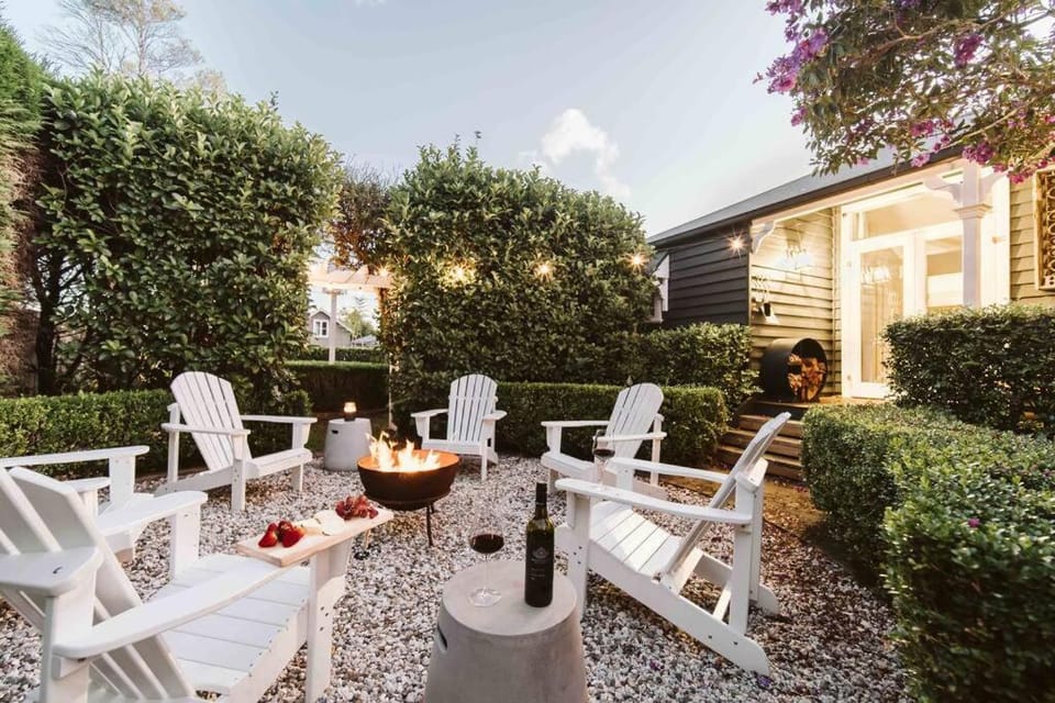 'Blooms At Berry' - Luxury in the Heart of Berry House in Berry