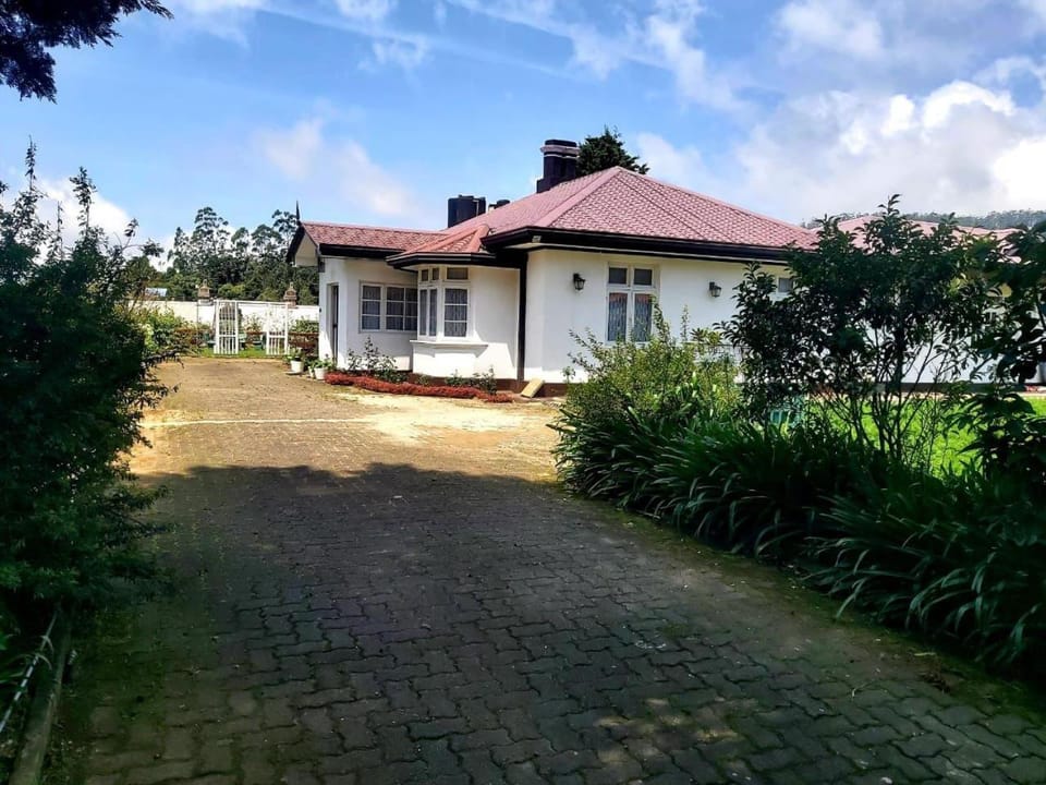 Hill Cliff Bungalow House in Nuwara Eliya