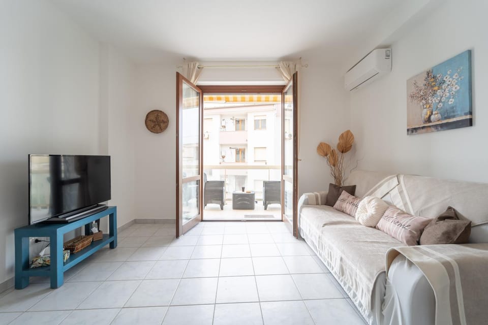 Communal lounge/ TV room, TV and multimedia, Balcony/Terrace, Living room, Seating area