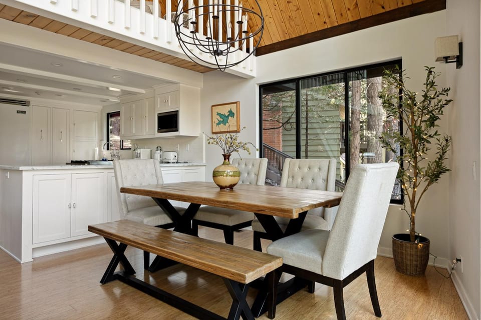The Arrowhead Pearl House in Lake Arrowhead