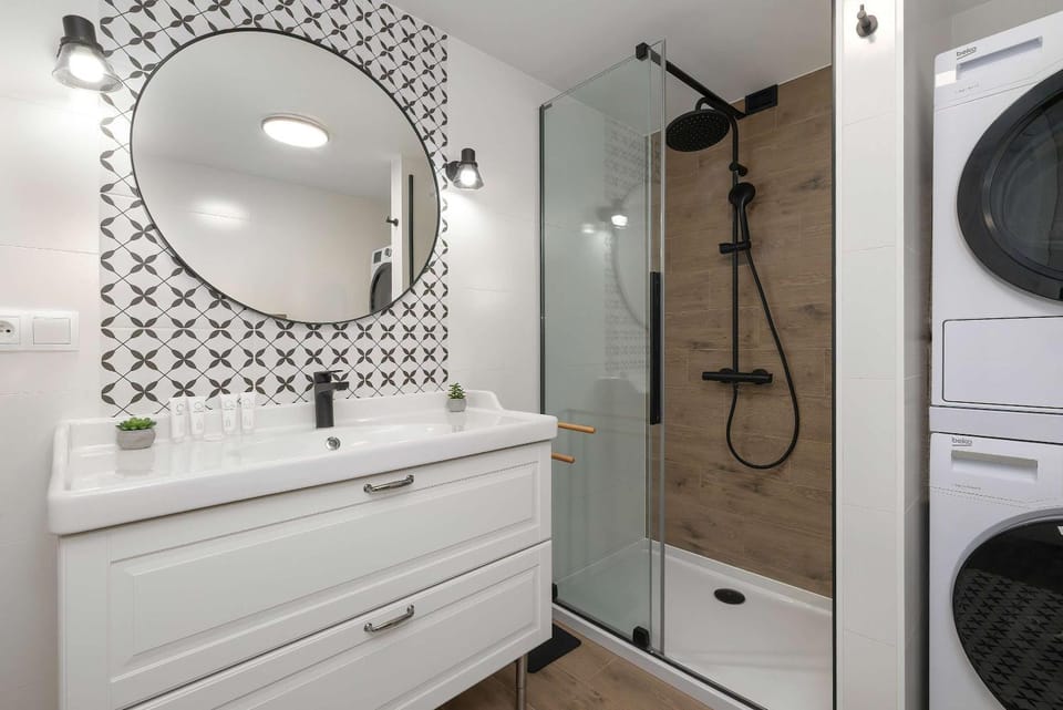 Shower, Bathroom, washing machine, dryer