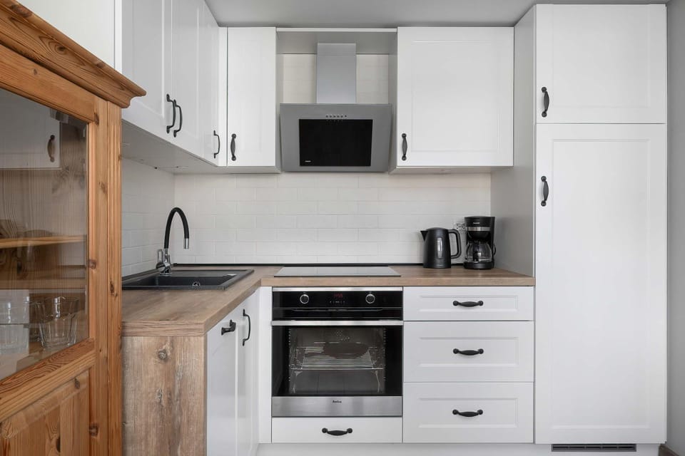 Coffee/tea facilities, Kitchen or kitchenette, dishwasher, oven, stove, toaster