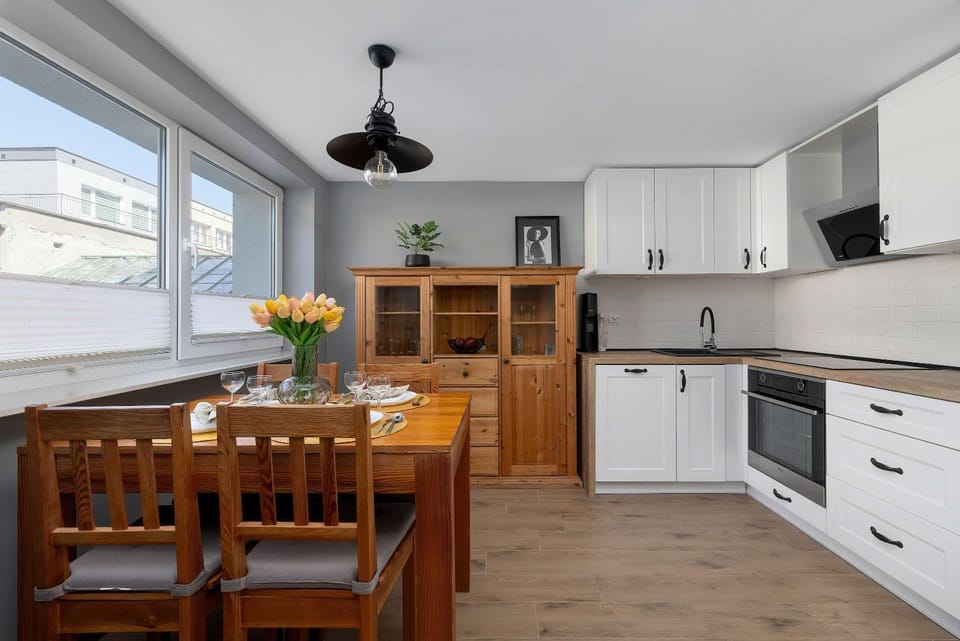 Kitchen or kitchenette, Dining area, dishwasher, oven, stove
