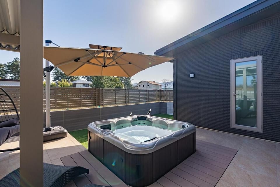 KOHARURI Residence in Lake Biwa House in Shiga, Japan