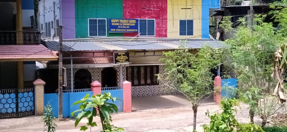 Happy Tourist Home Neyyardam Bed and Breakfast in Kerala