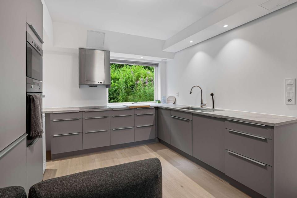 GT43-102 - Modern 2BR with Balcony & Mountain View Apartment in Bergen