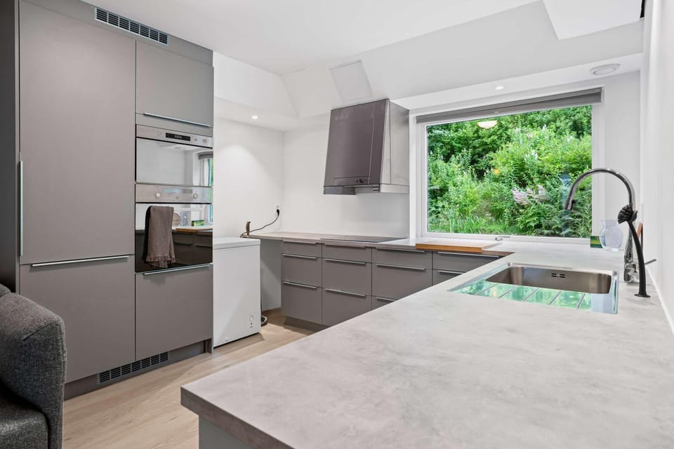 GT43-102 - Modern 2BR with Balcony & Mountain View Apartment in Bergen