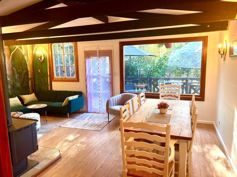 Living room, Seating area, Dining area