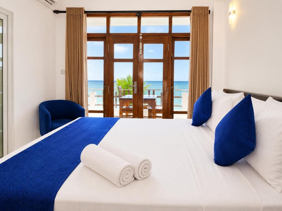 Bed, Natural landscape, Photo of the whole room, Bedroom, Sea view, towels