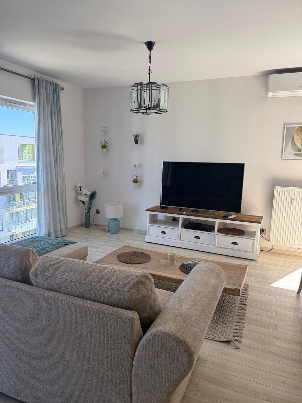 TV and multimedia, Seating area