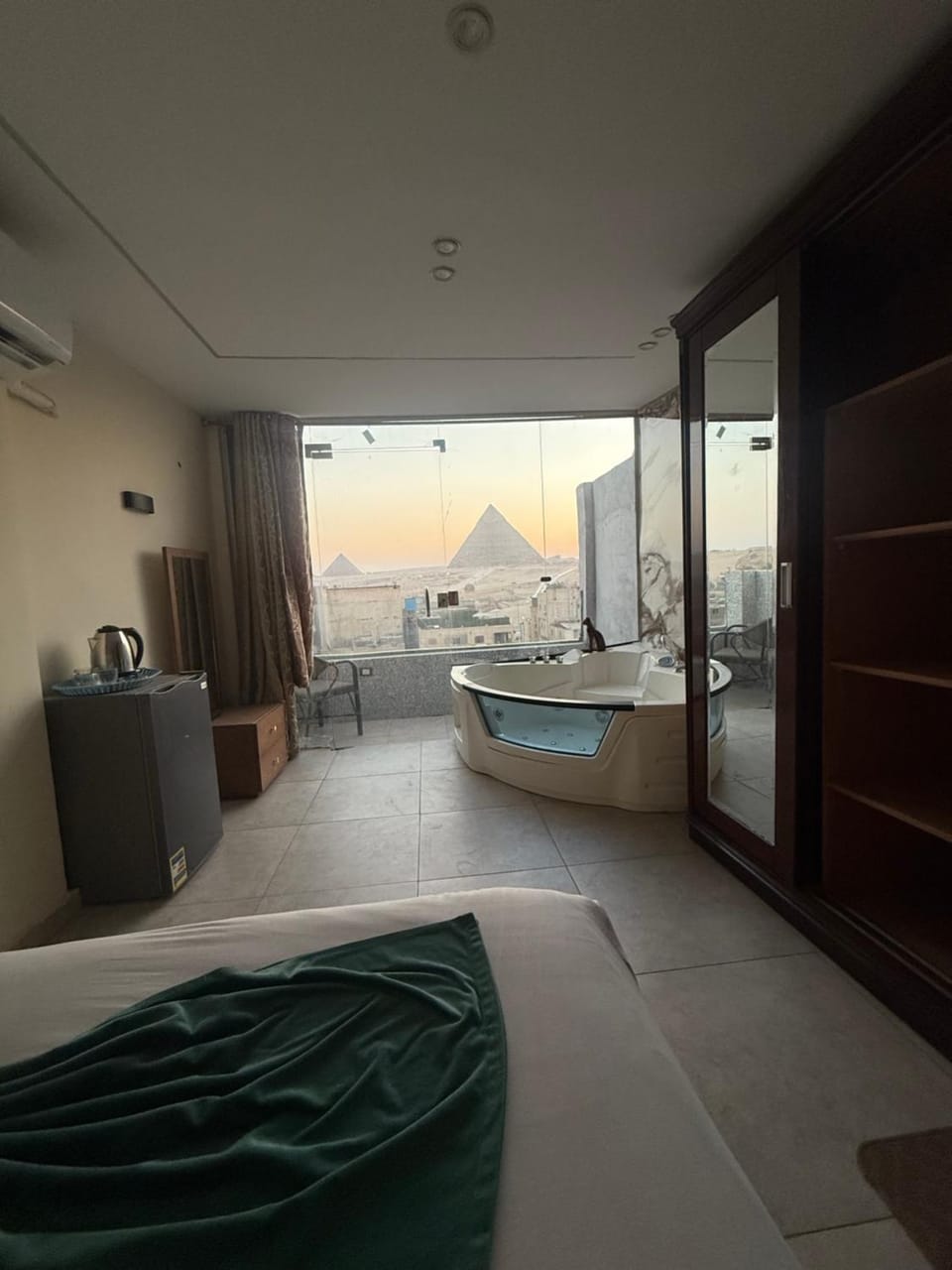 Middle east pyramids stay &tours Hotel in Egypt