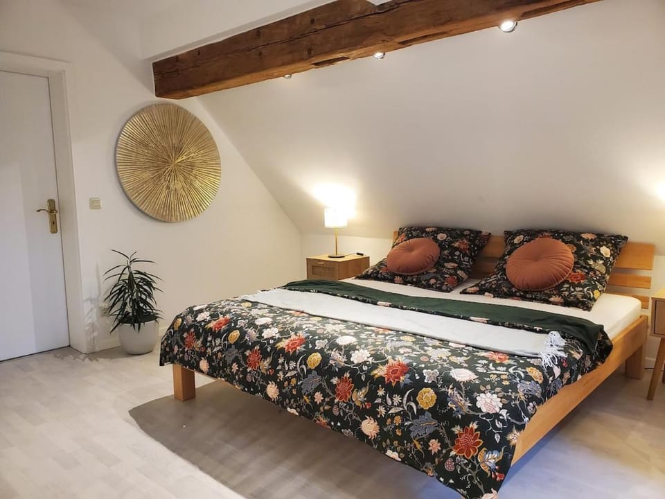 Außergewöhnliche familien- und hundefreundliche Maisonette-Wohnung im historischen Jagdschlössl - KEINE MONTEURE Apartment in Bavaria