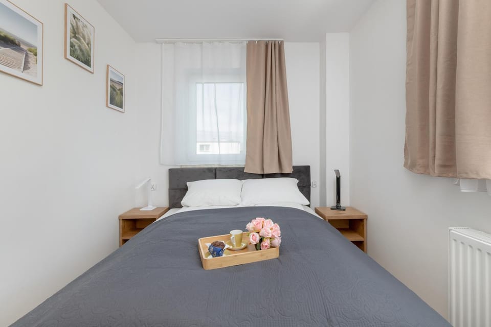 Bed, Photo of the whole room, Bedroom, internet, towels