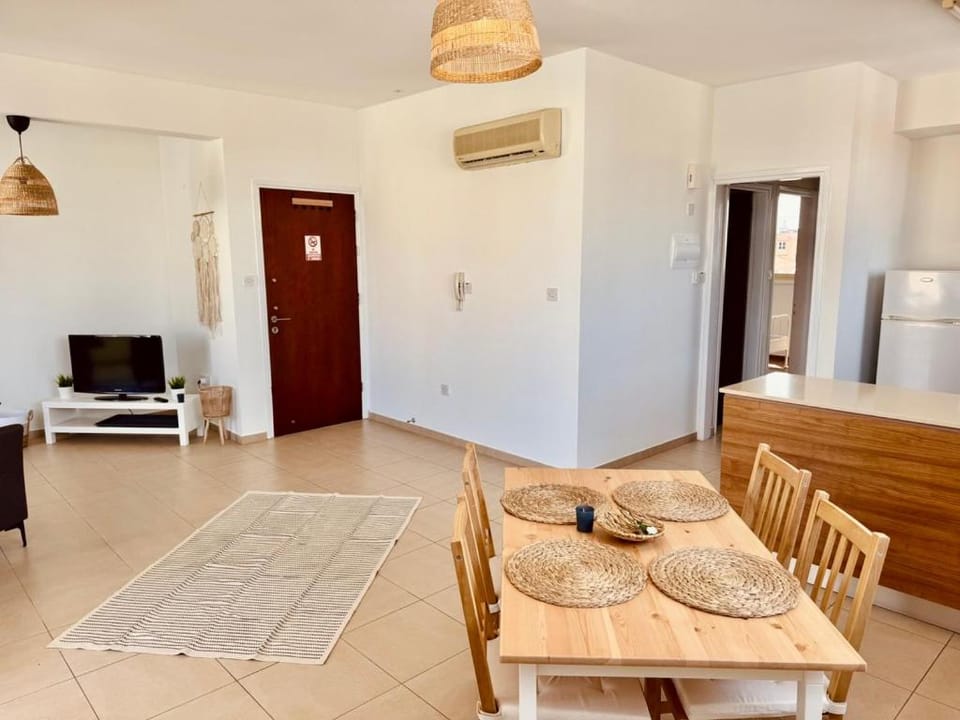 Boho Sun Retreat - Airy 2BR - Walk2Beach - Larnaca Apartment in Larnaca