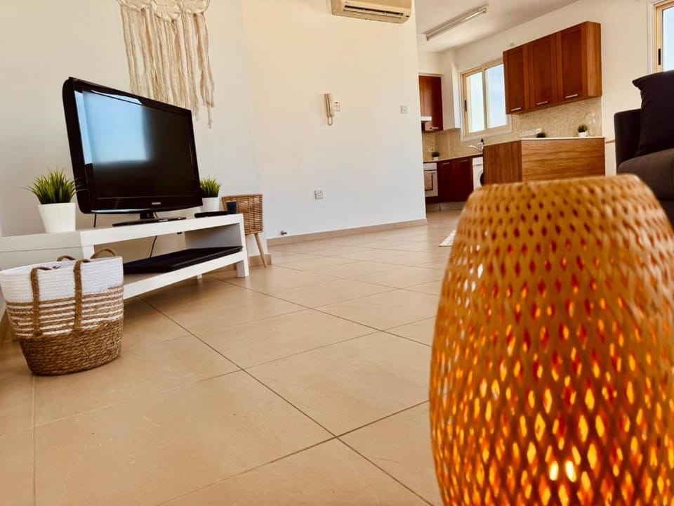 Boho Sun Retreat - Airy 2BR - Walk2Beach - Larnaca Apartment in Larnaca