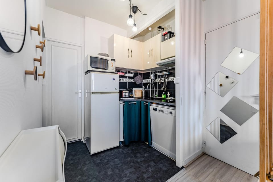 Kitchen or kitchenette, Living room