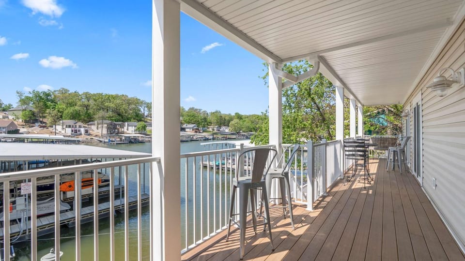 Lake Mode Lakefront Balcony House in Osage Beach