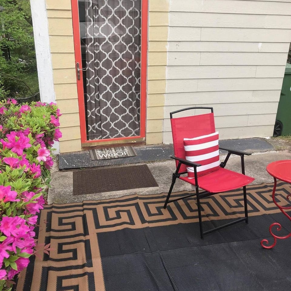 Adorable tiny house near Mercedes Benz Stadium House in Atlanta