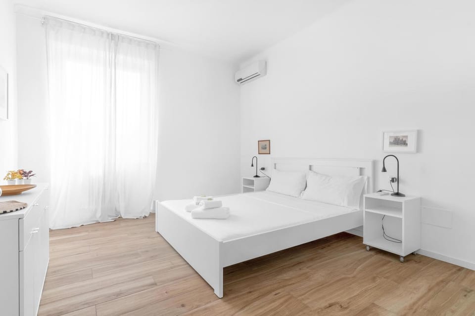 Bed, Bedroom, wardrobe, air conditioner