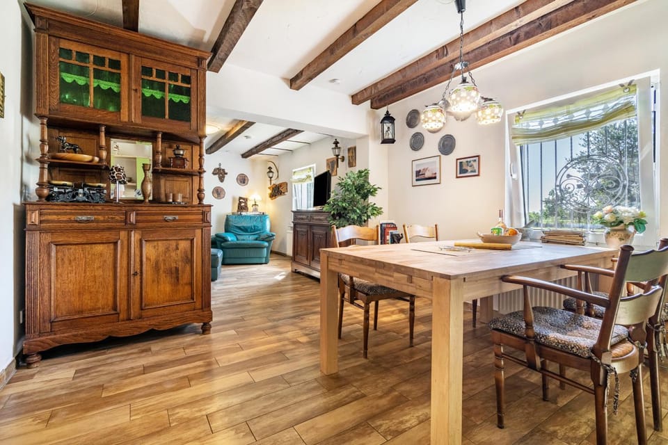 Property building, Kitchen or kitchenette, Living room