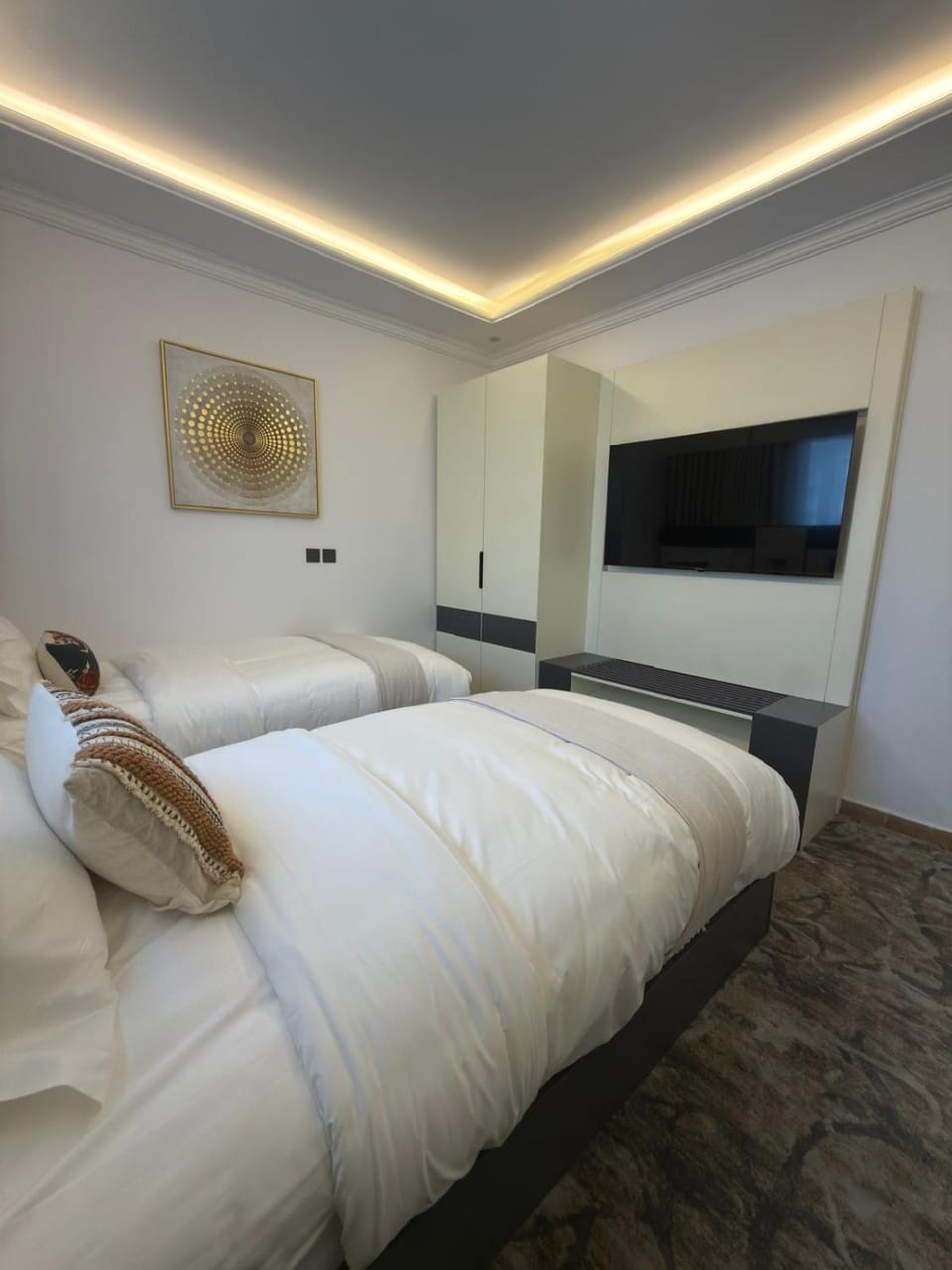 Bed, TV and multimedia, Bedroom