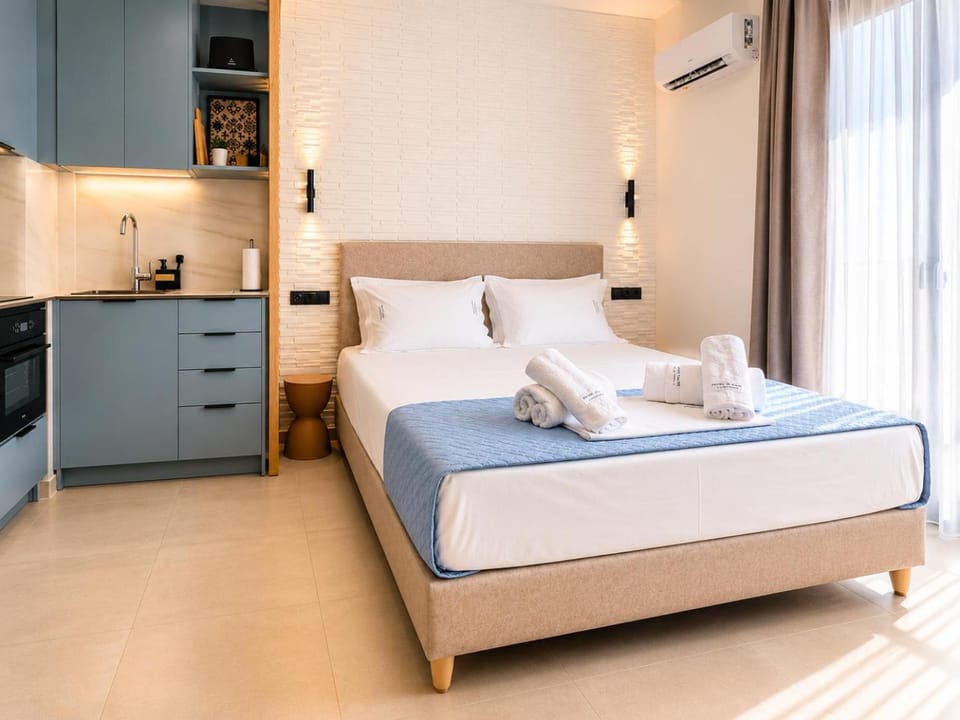 Bed, Kitchen or kitchenette, Photo of the whole room, Bedroom, wardrobe, air conditioner