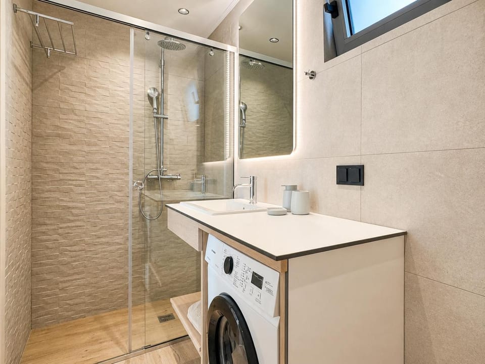 Shower, Bathroom, towels, washing machine