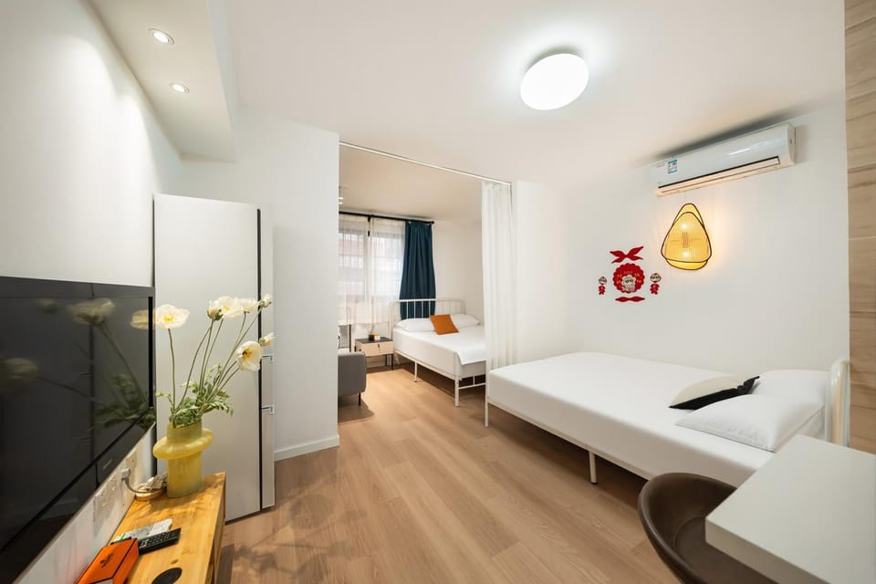 Bed, Living room, Bedroom, air conditioner