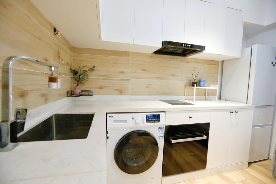 Kitchen or kitchenette, washing machine, dryer
