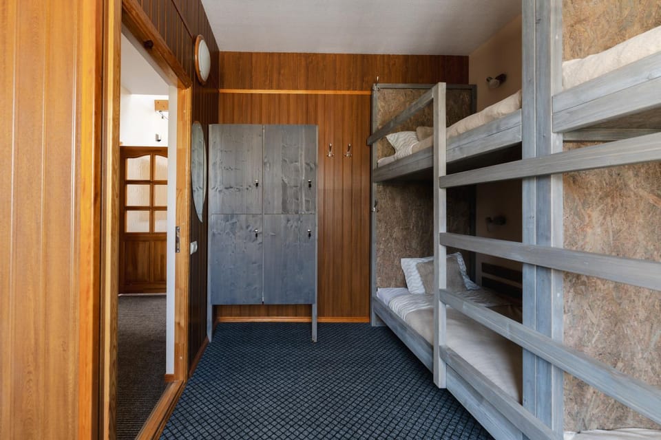 bunk bed, locker