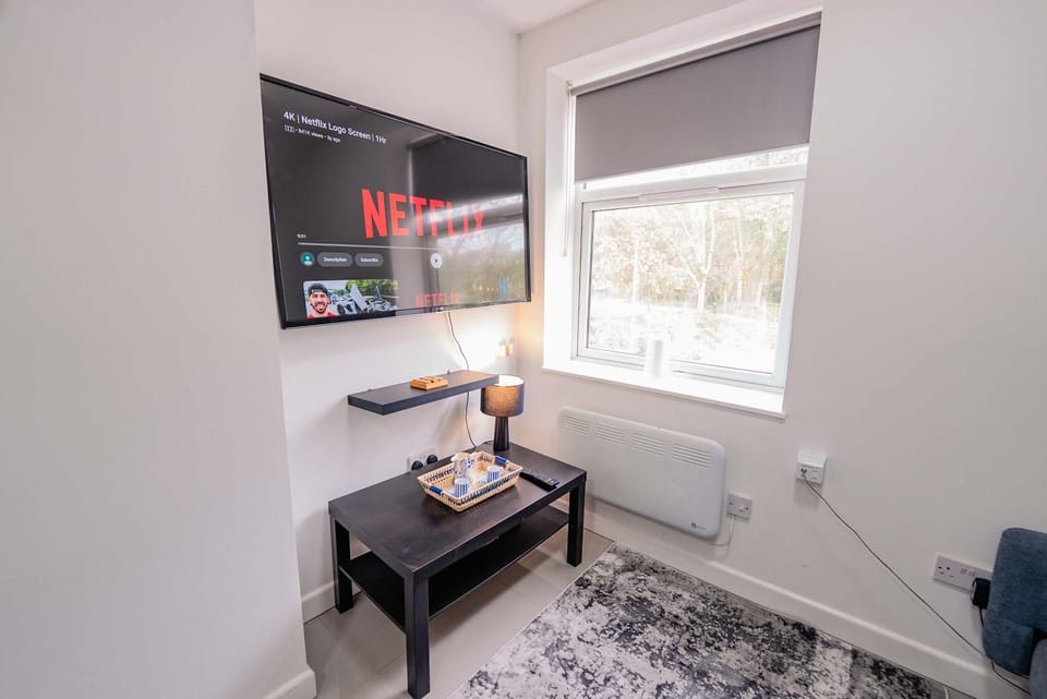 TV and multimedia, Living room, Seating area, internet
