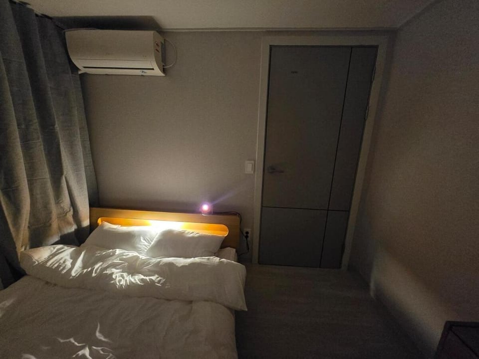 Hidden Blue 101 in Gangnam Apartment in Seoul