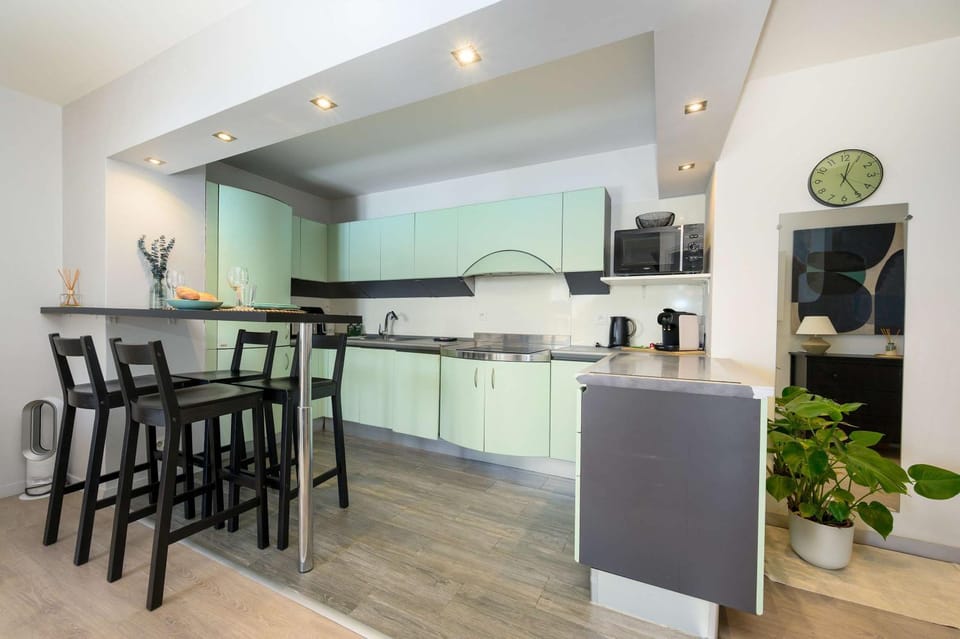 Vue mer & terrasse 5 pers proche plage et centre Apartment in Nice