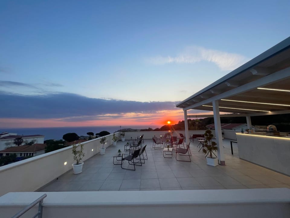 View (from property/room), Balcony/Terrace, Sea view