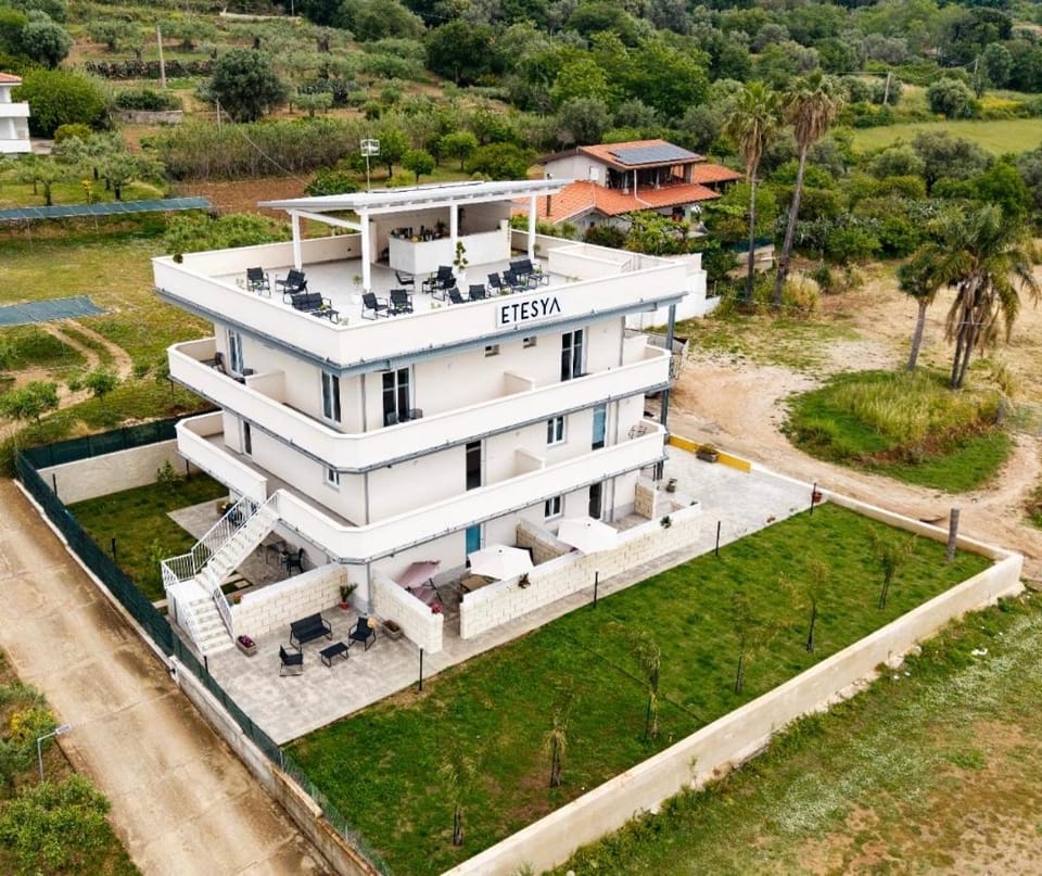 Property building, Garden, View (from property/room), Balcony/Terrace, Balcony/Terrace, Garden view