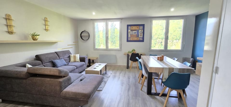 Communal lounge/ TV room, Living room