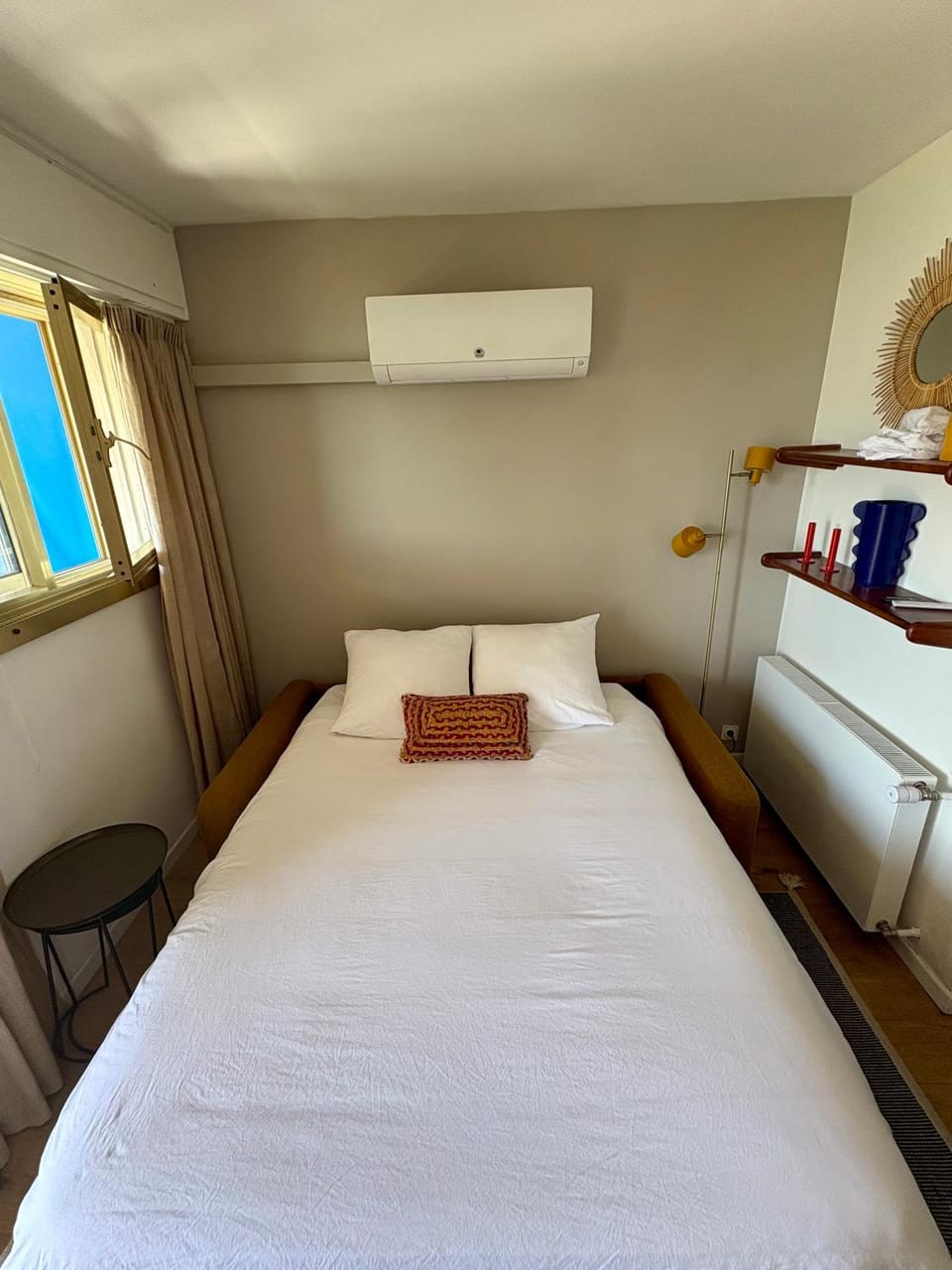 Bed, Photo of the whole room, Bedroom, air conditioner