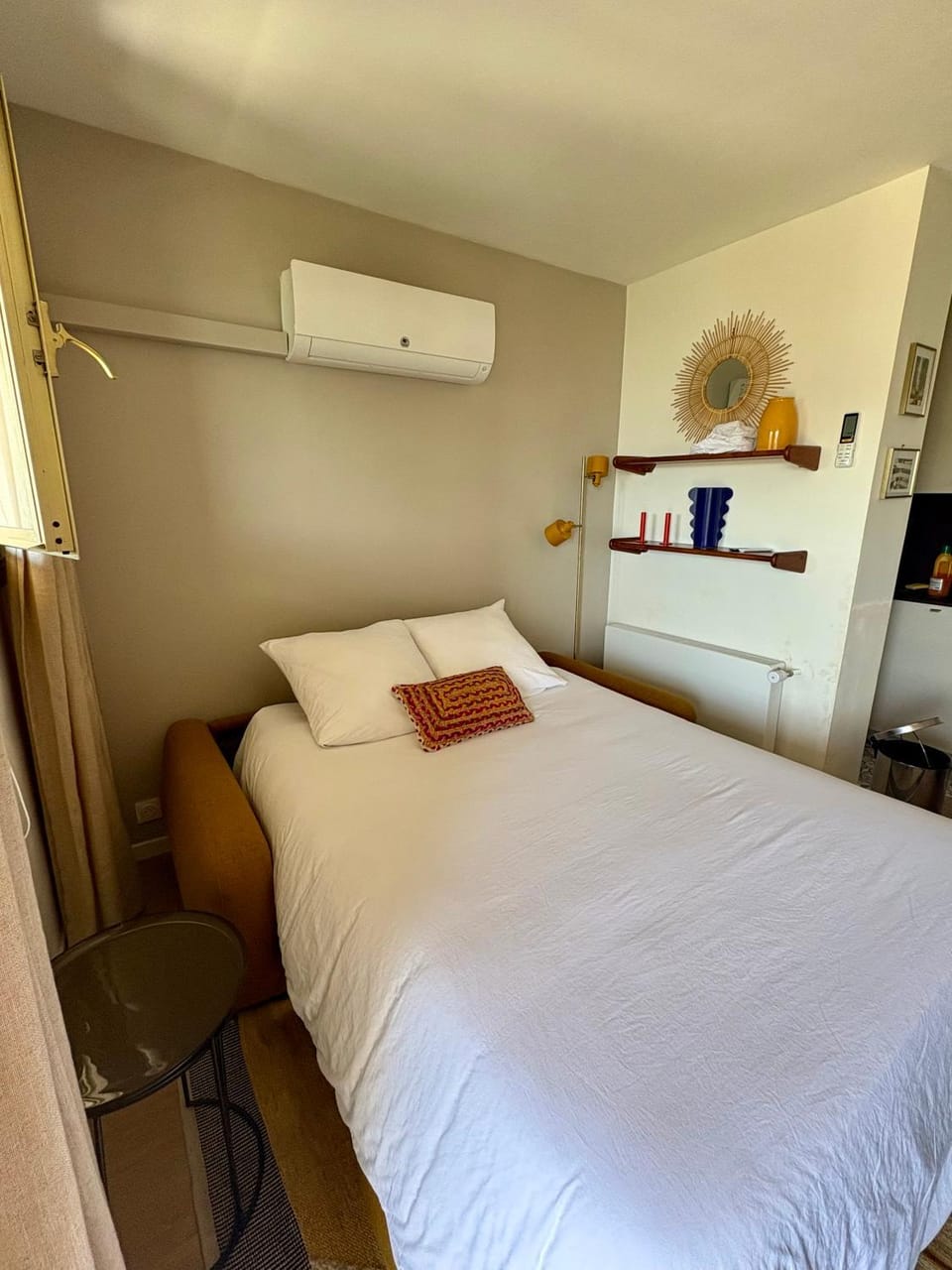 Bed, Photo of the whole room, Bedroom, air conditioner