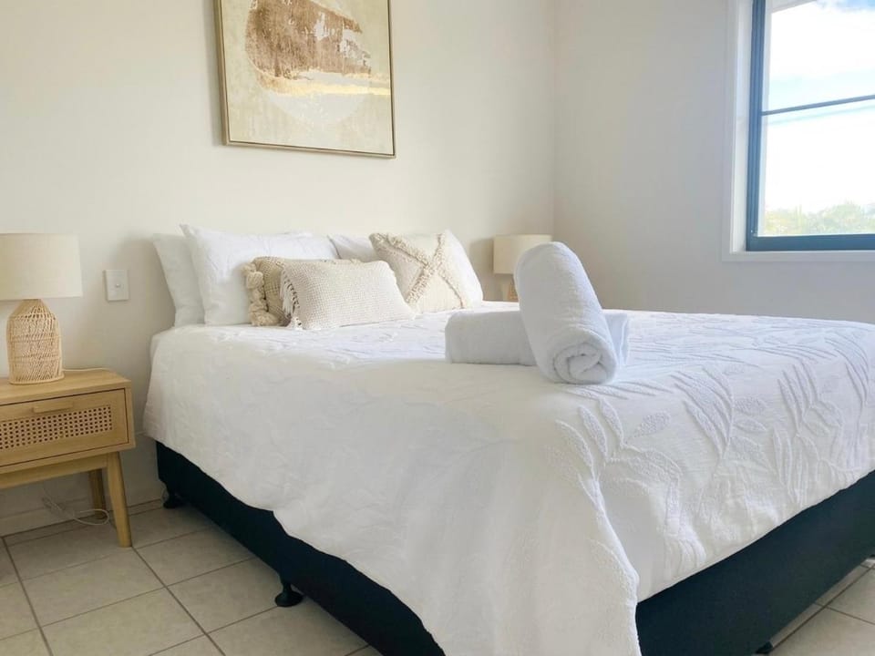 Bed, Day, Photo of the whole room, Bedroom