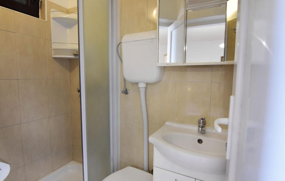Bathroom, Bath