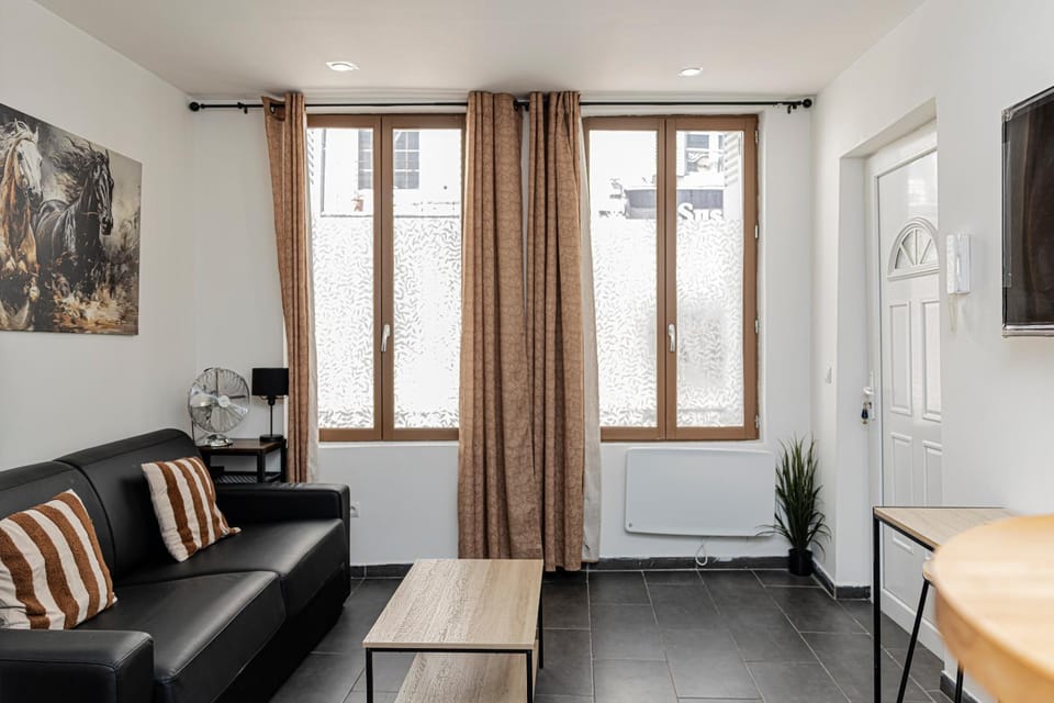 Studio Le Lotus Charme Vieux Orléans Apartment in Orléans