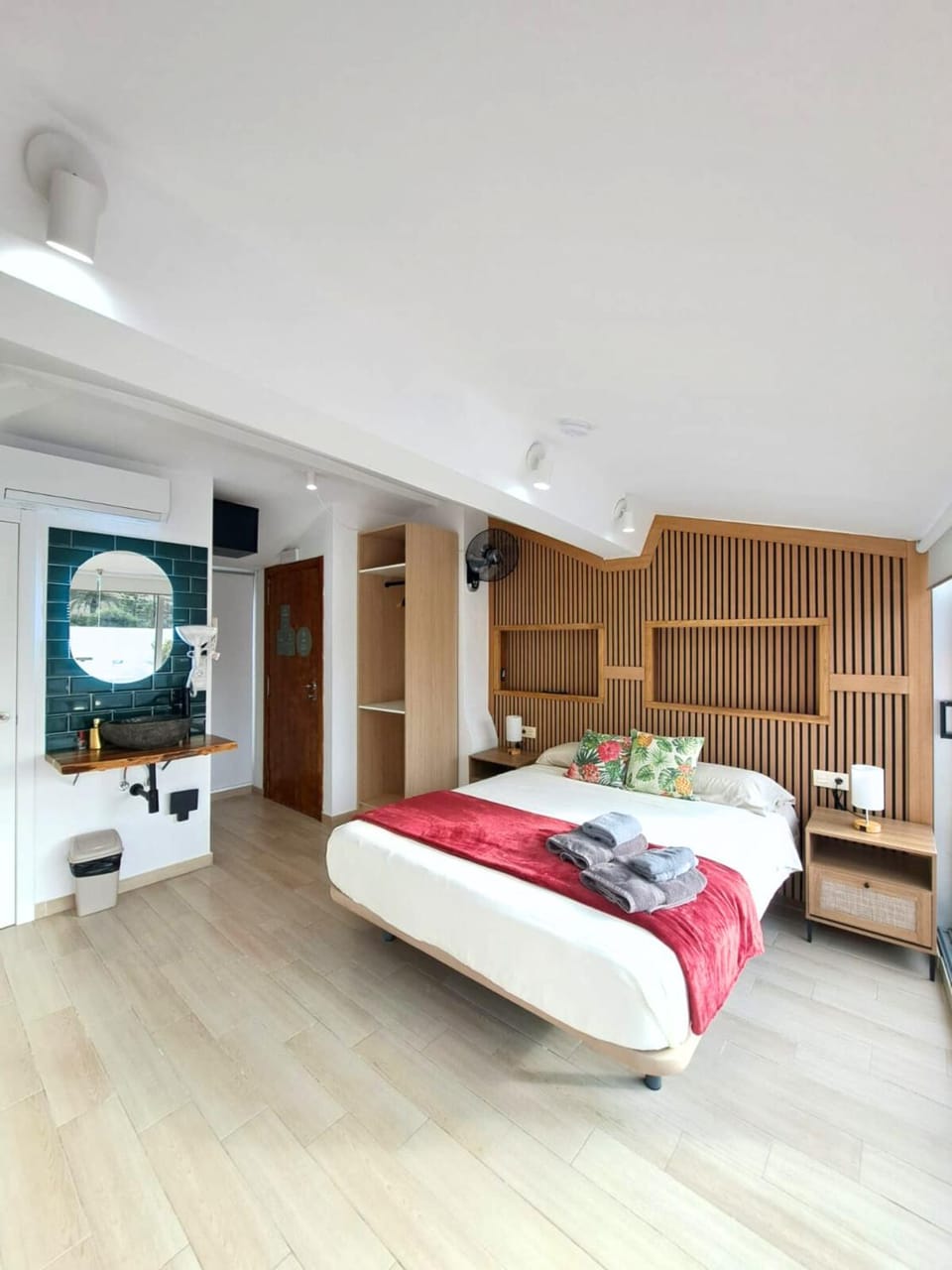 Photo of the whole room